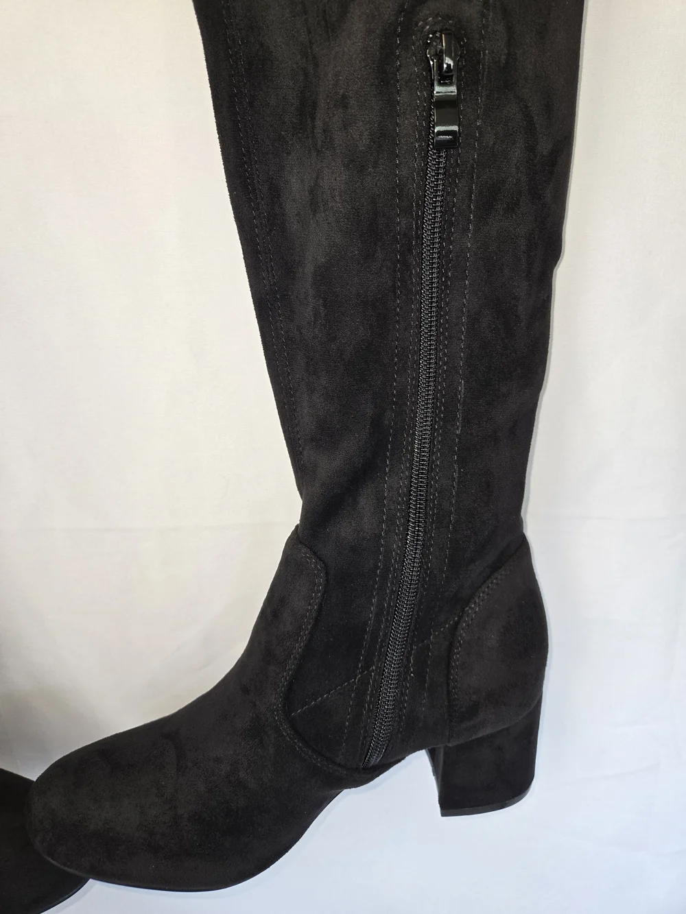 Shoe'N Tale Women's Black Suede Knee High Boots Zip Stretch Round Toe 6